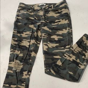 Camouflage distressed jeans